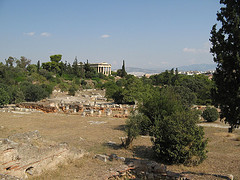 Die Agora in Athen war in der griechischen Antike ein Versammlungsplatz der Polis und wurde für die Heeres-, Gerichts- und Volksversammlungen der freien Bürger genutzt.